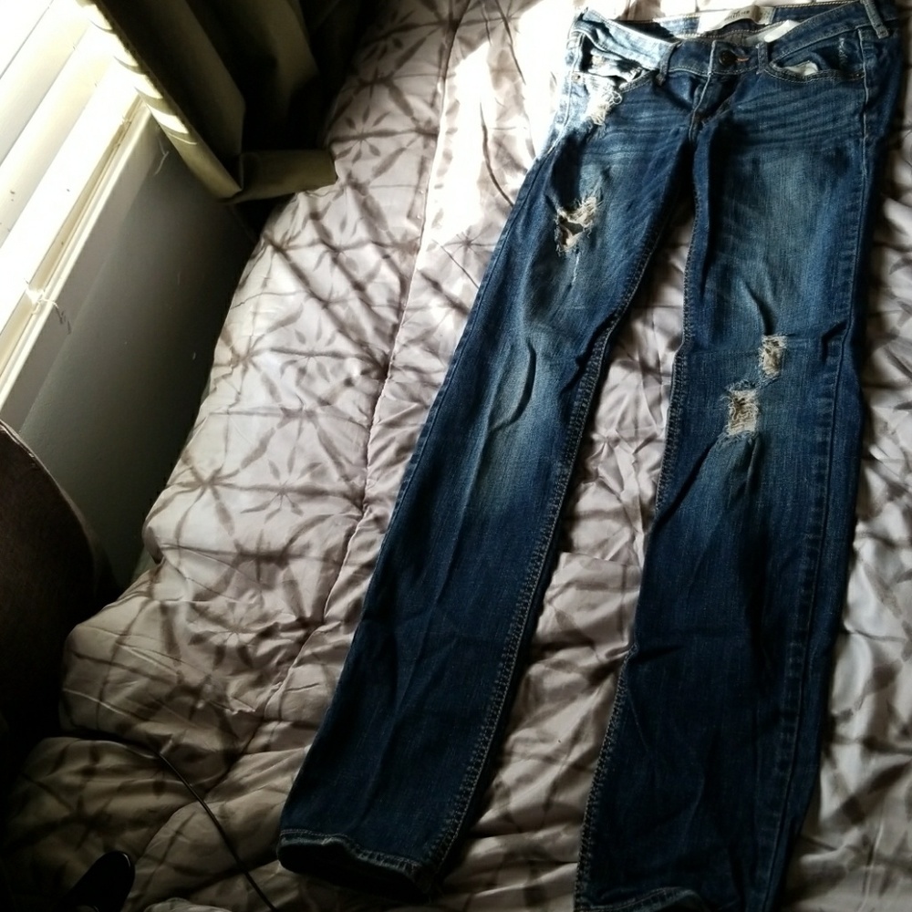 Distressed medium washed Hollister skinny jeans